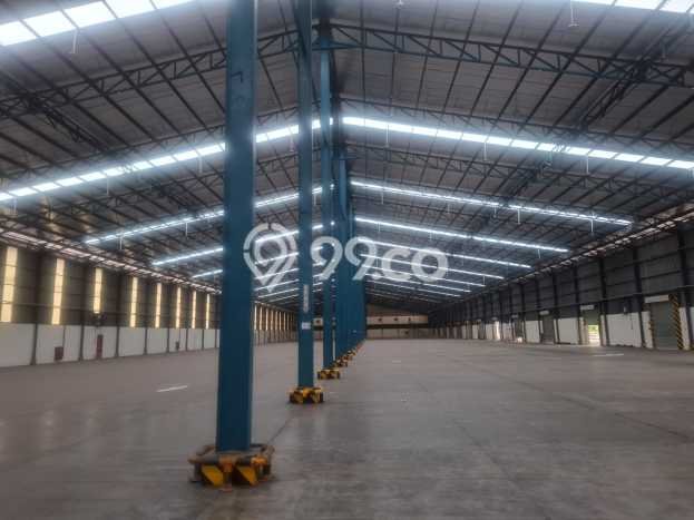 Unit Gudang Paling Strategis di Cakung Jakarta Timur dengan LB 5472m2 Unit Gudang Paling Strategis di Cakung Jakarta Timur dengan LB 5472m2