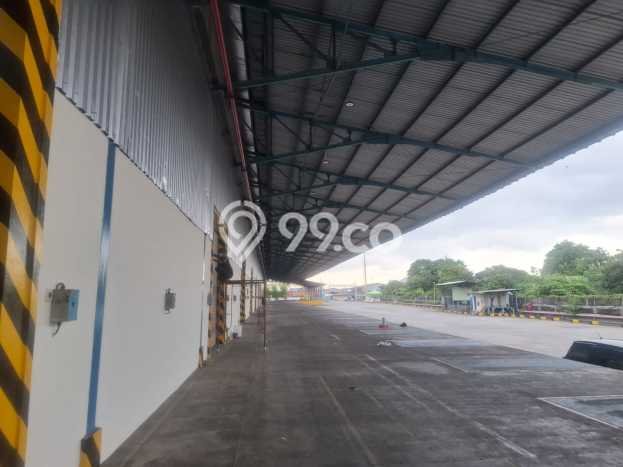 Unit Gudang Paling Strategis di Cakung Jakarta Timur dengan LB 5472m2 Unit Gudang Paling Strategis di Cakung Jakarta Timur dengan LB 5472m2