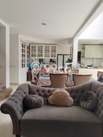 Hunian Elit LB 200m2 Siap Pakai Desain Elegan di Bintaro, Tangerang Selatan Hunian Elit LB 200m2 Siap Pakai Desain Elegan di Bintaro, Tangerang Selatan