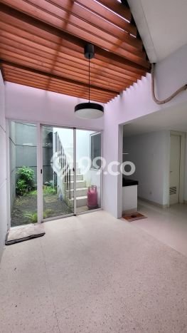 Rumah Luas Asri 3 KT Siap Pakai di Bintaro Tangerang Selatan Rumah Luas Asri 3 KT Siap Pakai di Bintaro Tangerang Selatan