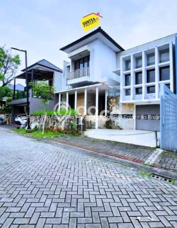 Hunian Mewah LB 240m2 Siap Huni Desain Elegan di Bintaro, Tangerang Selatan Hunian Mewah LB 240m2 Siap Huni Desain Elegan di Bintaro, Tangerang Selatan