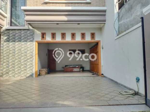 For Sale! Luxury House LT 350m2 Desain Modern di Pondok Kelapa For Sale! Luxury House LT 350m2 Desain Modern di Pondok Kelapa