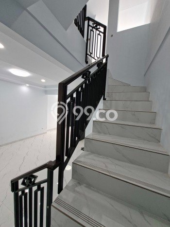 Rumah Modern 4 KT di Pondok Kelapa Jakarta Timur Unfurnished Rumah Modern 4 KT di Pondok Kelapa Jakarta Timur Unfurnished