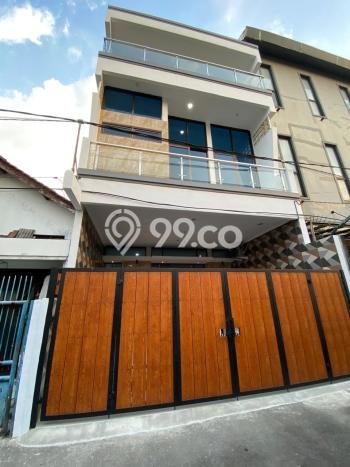 Siap Huni Hunian Elit 4 Kamar di Tebet Dekat ke Mana Saja Siap Huni Hunian Elit 4 Kamar di Tebet Dekat ke Mana Saja