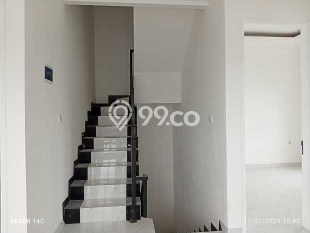 Rumah Nyaman 5 KT LB 210m2 Kondisi Bagus di Pondok Bambu Rumah Nyaman 5 KT LB 210m2 Kondisi Bagus di Pondok Bambu
