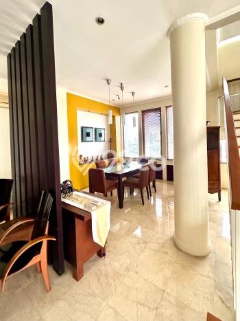 Hunian Apartemen High-Class untuk Dijual di Jakarta Selatan dengan 4 BR & 3 Kamar Mandi Hunian Apartemen High-Class untuk Dijual di Jakarta Selatan dengan 4 BR & 3 Kamar Mandi
