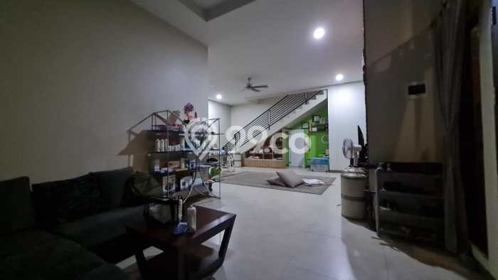 Rumah Mewah LB 250m2 Siap Huni Desain Elegan di Grand Wisata, Bekasi Rumah Mewah LB 250m2 Siap Huni Desain Elegan di Grand Wisata, Bekasi