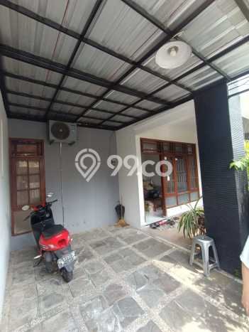 PROPERTI PILIHAN! Rumah Asri area , Luas 165m2m² LB 165m2m² PROPERTI PILIHAN! Rumah Asri area , Luas 165m2m² LB 165m2m²