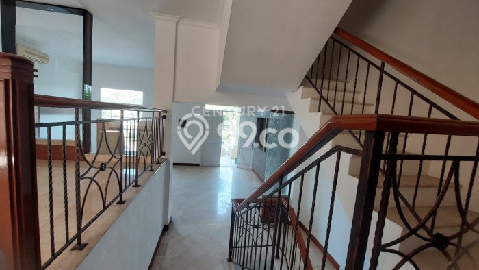 Rumah Elit LB 302m2 Siap Pakai Desain Elegan di Ancol, Jakarta Utara Rumah Elit LB 302m2 Siap Pakai Desain Elegan di Ancol, Jakarta Utara