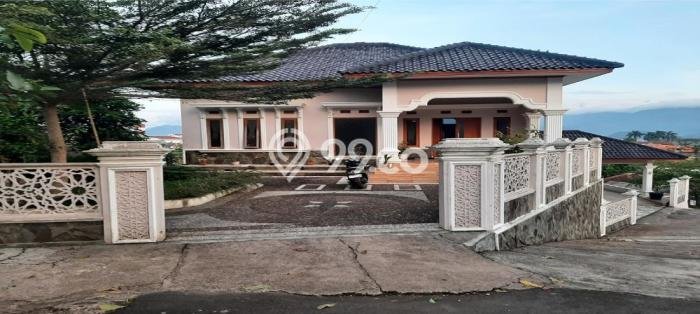 For Sale Rumah 5 Kamar Lokasi Strategis Nyaman dan Strategis di Sumedang Selatan For Sale Rumah 5 Kamar Lokasi Strategis Nyaman dan Strategis di Sumedang Selatan