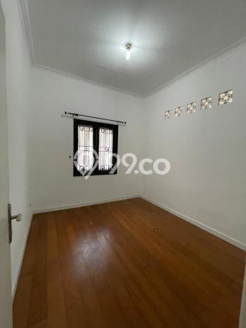Rumah Sewa Bandung LT 245m2 LB 150m2 Area Kota Baru Parahyangan Rumah Sewa Bandung LT 245m2 LB 150m2 Area Kota Baru Parahyangan