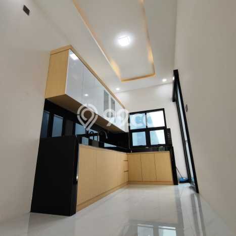 Rumah Luas Asri 4 KT Siap Huni di Meruya Jakarta Barat Rumah Luas Asri 4 KT Siap Huni di Meruya Jakarta Barat