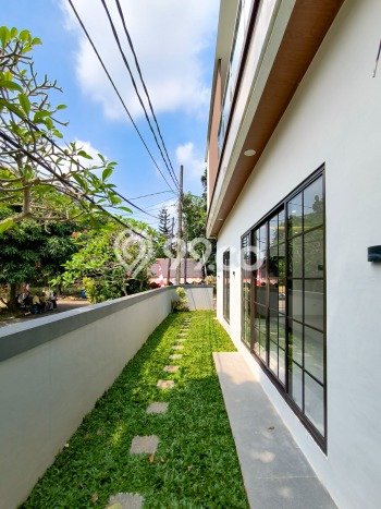 Dijual Rumah Luas Megah Dengan View Eksklusif di Bintaro, Tangerang Selatan Dijual Rumah Luas Megah Dengan View Eksklusif di Bintaro, Tangerang Selatan