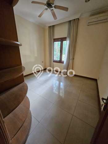 Sewa Rumah Nyaman di Pondok Indah LT 450m2 / LB 400m2 Siap Huni Sewa Rumah Nyaman di Pondok Indah LT 450m2 / LB 400m2 Siap Huni