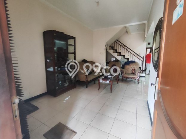 Rumah Siap Huni lokasi Batununggal, Bandung, LT 200m2m² LB 180m2m² Rumah Siap Huni lokasi Batununggal, Bandung, LT 200m2m² LB 180m2m²