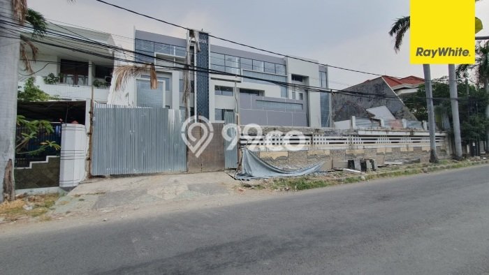 Ruko Disewakan di , Luas 306m2m², Lokasi Premium Ruko Disewakan di , Luas 306m2m², Lokasi Premium