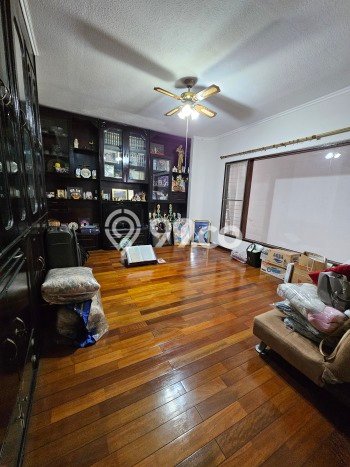 Hunian Mewah LB 275m2 Siap Pakai Desain Elegan di Intercon, Jakarta Barat Hunian Mewah LB 275m2 Siap Pakai Desain Elegan di Intercon, Jakarta Barat