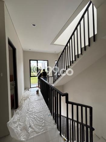 Rumah Elit Modern Tanpa Renovasi di Joglo Jakarta Barat Rumah Elit Modern Tanpa Renovasi di Joglo Jakarta Barat