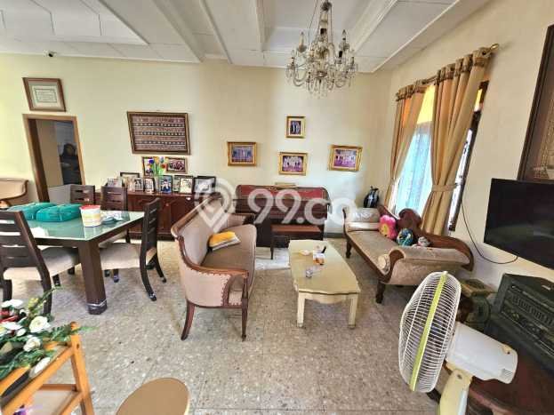 Rumah Mewah LB 500m2 Siap Huni Desain Elegan di Pulo Asem, Jakarta Timur Rumah Mewah LB 500m2 Siap Huni Desain Elegan di Pulo Asem, Jakarta Timur