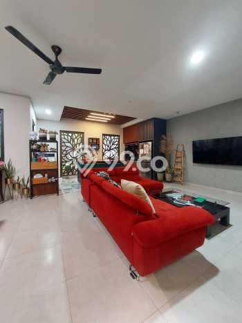 Hunian Eksklusif Siap Huni LT 300m2 di BSD, Tangerang Selatan Hunian Eksklusif Siap Huni LT 300m2 di BSD, Tangerang Selatan