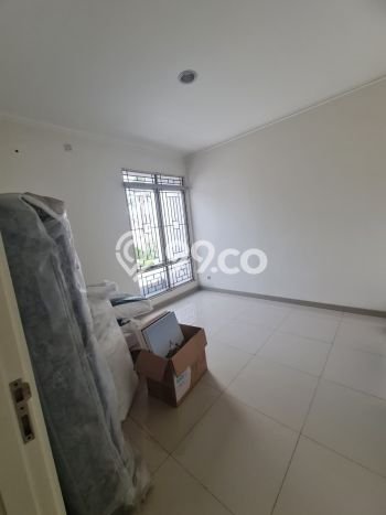 Disewakan! Rumah 3 Kamar Tidur &
4 Kamar Mandi di Suvarna Sutera, Tangerang Disewakan! Rumah 3 Kamar Tidur &
4 Kamar Mandi di Suvarna Sutera, Tangerang