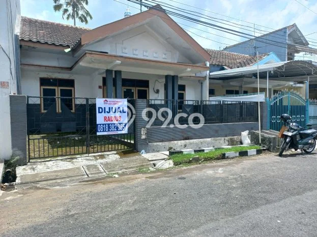 Dijual Murah Rumah dengan 4 Kamar Tidur dan 3 Kamar Mandi di Area , Malang Dijual Murah Rumah dengan 4 Kamar Tidur dan 3 Kamar Mandi di Area , Malang