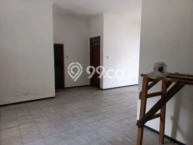 Dijual Murah Rumah dengan 4 Kamar Tidur dan 3 Kamar Mandi di Area , Malang Dijual Murah Rumah dengan 4 Kamar Tidur dan 3 Kamar Mandi di Area , Malang