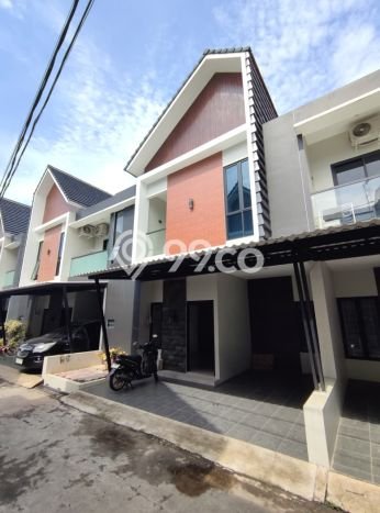For Sale Hunian Rumah Terawat 3 Kamar di Cibubur, Jakarta Timur For Sale Hunian Rumah Terawat 3 Kamar di Cibubur, Jakarta Timur