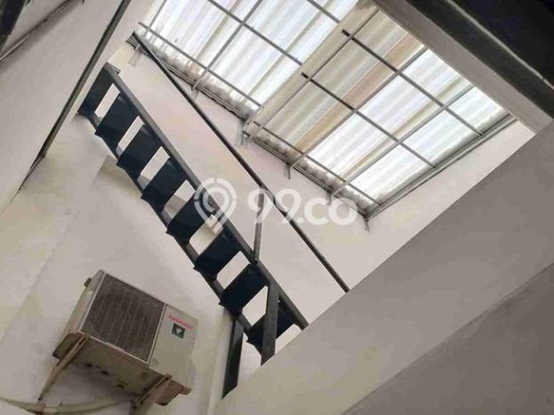 Dijual Cepat Rumah Favorit Siap Huni LB 300m2 di Rungkut, Surabaya Dijual Cepat Rumah Favorit Siap Huni LB 300m2 di Rungkut, Surabaya
