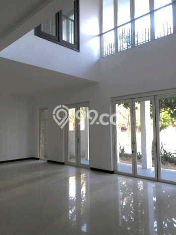Rumah Luxury Modern Tanpa Renovasi di Citraland Surabaya Rumah Luxury Modern Tanpa Renovasi di Citraland Surabaya