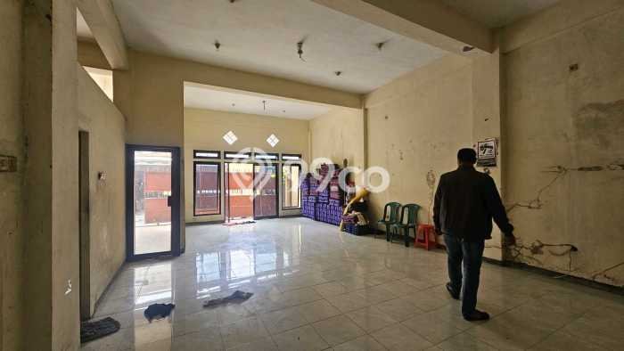 For Sale Rumah 2 Kamar Lokasi Ideal Bagus dan Strategis di Tambaksari For Sale Rumah 2 Kamar Lokasi Ideal Bagus dan Strategis di Tambaksari