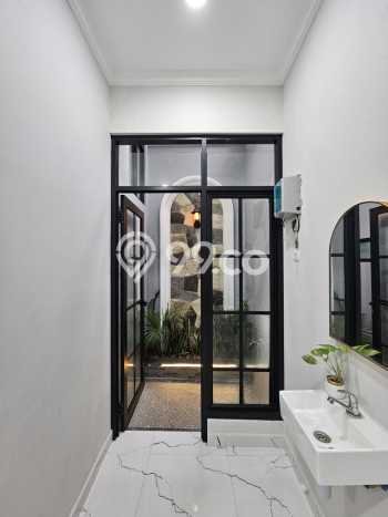 Rumah Modern Minimalis 4 Kamar Bisa Langsung Pindah di Jagakarsa Rumah Modern Minimalis 4 Kamar Bisa Langsung Pindah di Jagakarsa