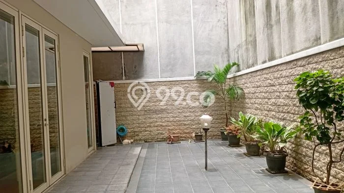 Rumah Elit Modern Tanpa Renovasi di Pondok Indah Jakarta Selatan Rumah Elit Modern Tanpa Renovasi di Pondok Indah Jakarta Selatan