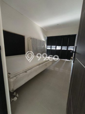 For Sale! Luxury House LT 162m2 Desain Elegan di Surabaya Kota For Sale! Luxury House LT 162m2 Desain Elegan di Surabaya Kota