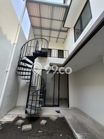 For Sale! Luxury House LT 162m2 Desain Elegan di Surabaya Kota For Sale! Luxury House LT 162m2 Desain Elegan di Surabaya Kota