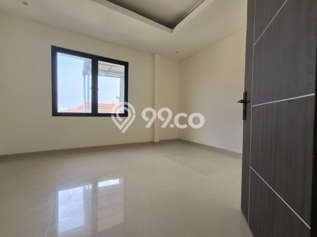 For Sale! Luxury House LT 162m2 Desain Elegan di Surabaya Kota For Sale! Luxury House LT 162m2 Desain Elegan di Surabaya Kota