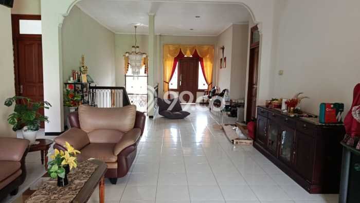 Jual Rumah Luas Elegan Dengan View Cantik di Pondok Tjandra, Sidoarjo Jual Rumah Luas Elegan Dengan View Cantik di Pondok Tjandra, Sidoarjo