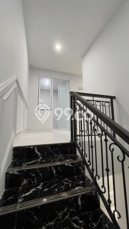 Ready to Use! Luxury House LT 114m2 Desain Elegan di Bambu Apus Ready to Use! Luxury House LT 114m2 Desain Elegan di Bambu Apus