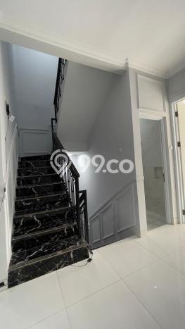 Ready to Use! Luxury House LT 114m2 Desain Elegan di Bambu Apus Ready to Use! Luxury House LT 114m2 Desain Elegan di Bambu Apus