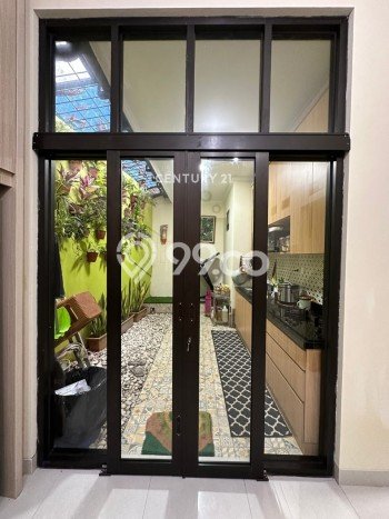 Rumah Eksklusif Siap Huni LT 167m2 di Ciputat, Tangerang Selatan Rumah Eksklusif Siap Huni LT 167m2 di Ciputat, Tangerang Selatan