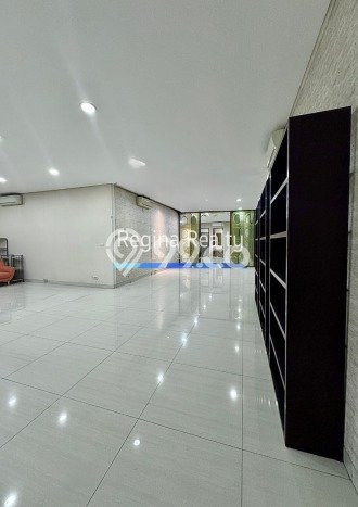 Disewakan Komersial di Pusat Kota Jakarta Selatan Ramai Strategis Disewakan Komersial di Pusat Kota Jakarta Selatan Ramai Strategis
