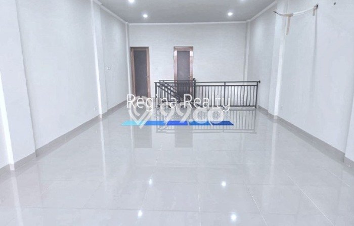 Unit Ruko Dijual di Jatinegara Jakarta Timur Luas Tanah 375m2, Luas Bangunan 900m2 Unit Ruko Dijual di Jatinegara Jakarta Timur Luas Tanah 375m2, Luas Bangunan 900m2