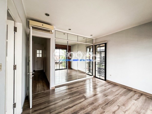 Ready to Use! Luxury House LT 143m2 Desain Elegan di Cipete Ready to Use! Luxury House LT 143m2 Desain Elegan di Cipete