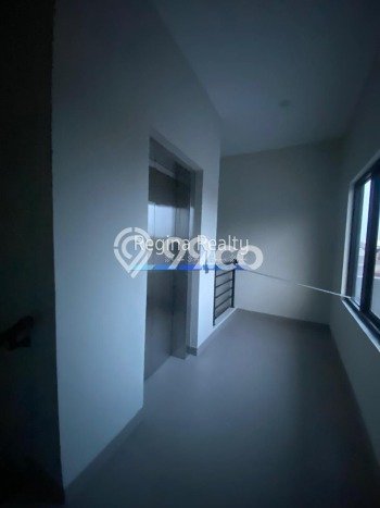Unit Ruko Dijual di Jakarta Selatan LT 135m2 & LB 400m2 Unit Ruko Dijual di Jakarta Selatan LT 135m2 & LB 400m2
