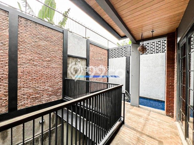 Ready to Use! Luxury House LT 143m2 Desain Elegan di Cipete Ready to Use! Luxury House LT 143m2 Desain Elegan di Cipete