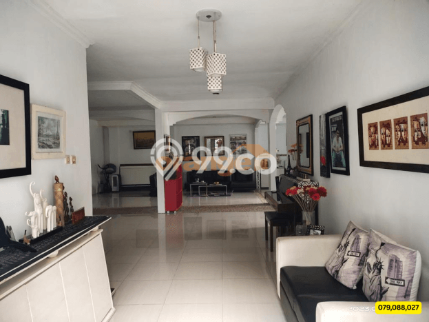 Rumah Mewah LB 400m2 Siap Pakai Desain Elegan di Kota Wisata, Jakarta Timur Rumah Mewah LB 400m2 Siap Pakai Desain Elegan di Kota Wisata, Jakarta Timur