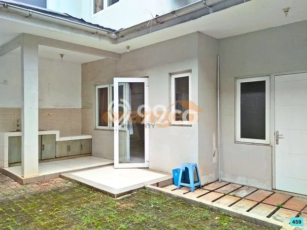 Disewakan! Rumah 3 Kamar Tidur &
2 Kamar Mandi di Kota Wisata, Jakarta Timur Disewakan! Rumah 3 Kamar Tidur &
2 Kamar Mandi di Kota Wisata, Jakarta Timur
