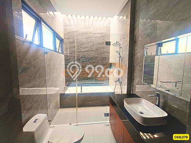 Rumah Elit Modern Tanpa Renovasi di Kota Wisata Jakarta Timur Rumah Elit Modern Tanpa Renovasi di Kota Wisata Jakarta Timur