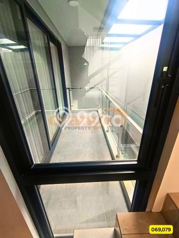 Rumah Elit Modern Tanpa Renovasi di Kota Wisata Jakarta Timur Rumah Elit Modern Tanpa Renovasi di Kota Wisata Jakarta Timur