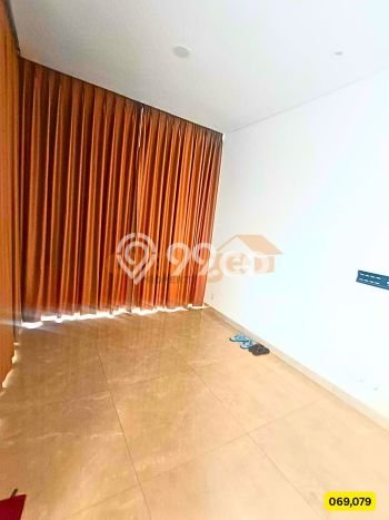 Rumah Elit Modern Tanpa Renovasi di Kota Wisata Jakarta Timur Rumah Elit Modern Tanpa Renovasi di Kota Wisata Jakarta Timur